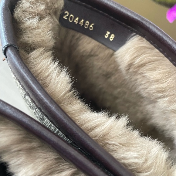 Brown and tan Gucci rain boots with rabbit fur inside - Picture 4 of 5
